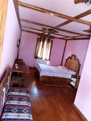 Гостевой дом Menua Resort Gandzakʼar Двухместный номер с 1 кроватью и балконом (для 2 взрослых и 1 ребенка)-2